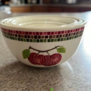 Melamine Nesting Bowls Measuring Cups Storage Bowl Apple Checkerboard Vintage